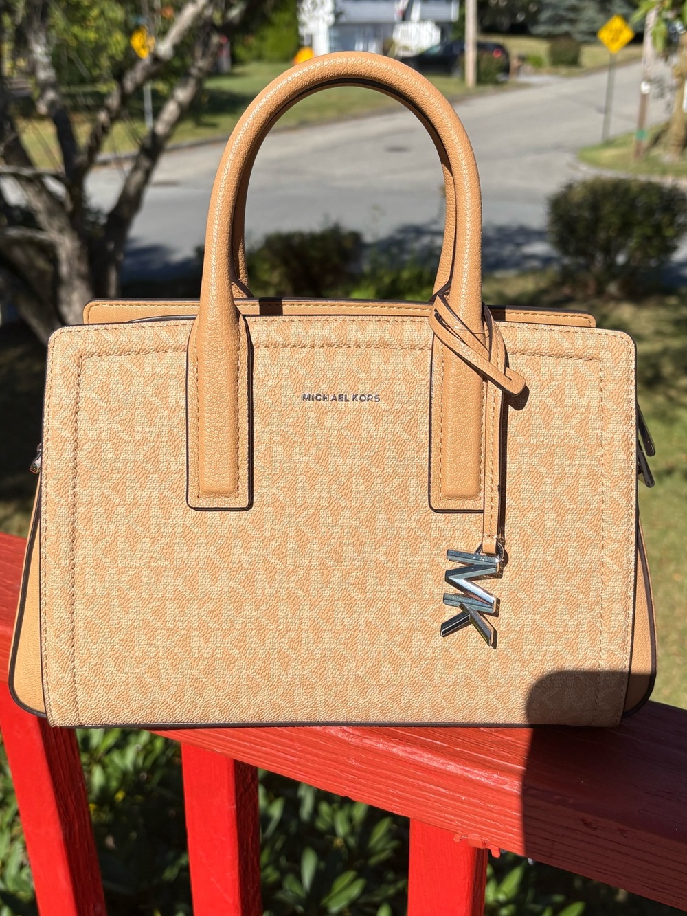 🤎MICHAEL KORS “Laila” Signature Logo Crossbody Bag